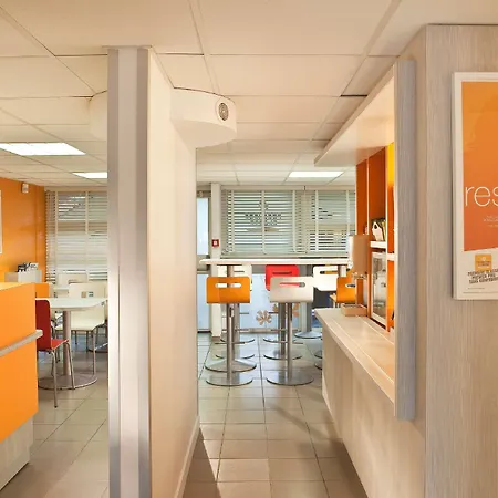 プレミア クラッセ ヴァランシエンヌ ウェスト プティ フォレ 3* プティット・フォレ