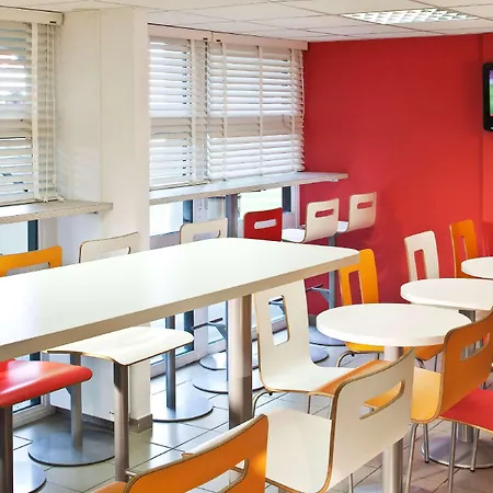 Premiere Classe Valenciennes Ouest Foret Hotel 3*