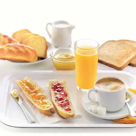 プレミア クラッセ ヴァランシエンヌ ウェスト プティ フォレ 3*