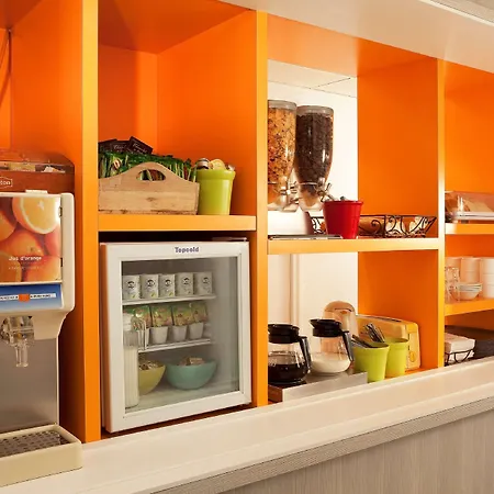 プレミア クラッセ ヴァランシエンヌ ウェスト プティ フォレ 3*