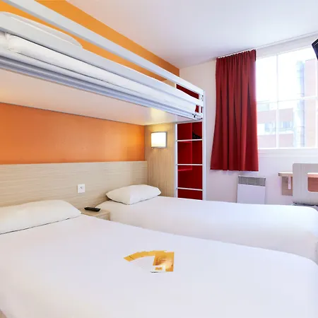 ホテル プレミア クラッセ ヴァランシエンヌ ウェスト プティ フォレ 3*