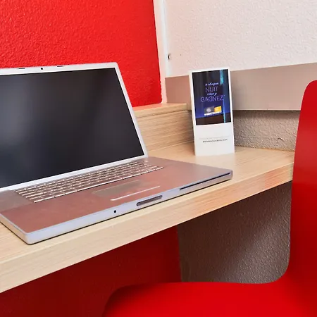 プレミア クラッセ ヴァランシエンヌ ウェスト プティ フォレ ホテル プティット・フォレ