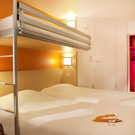 プレミア クラッセ ヴァランシエンヌ ウェスト プティ フォレ ホテル 3*