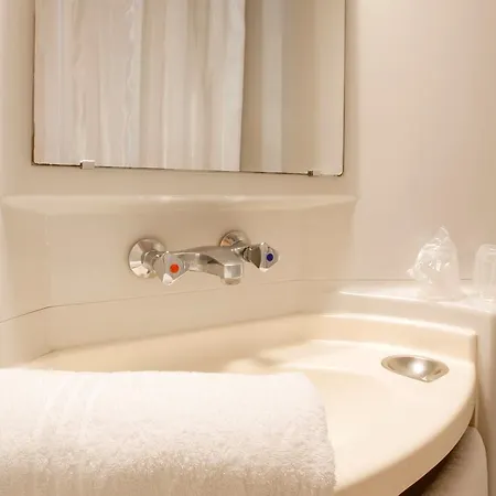 プレミア クラッセ ヴァランシエンヌ ウェスト プティ フォレ 3*