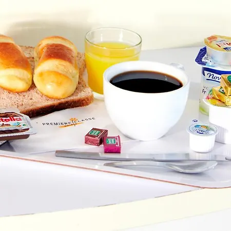 プレミア クラッセ ヴァランシエンヌ ウェスト プティ フォレ 3* プティット・フォレ