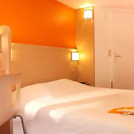 Premiere Classe Valenciennes Ouest Foret Hotel 3*