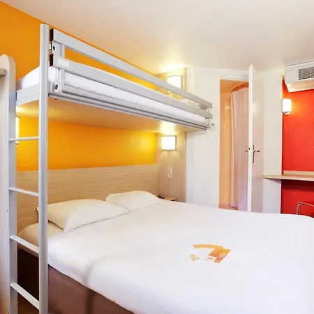 プレミア クラッセ ヴァランシエンヌ ウェスト プティ フォレ 3* プティット・フォレ