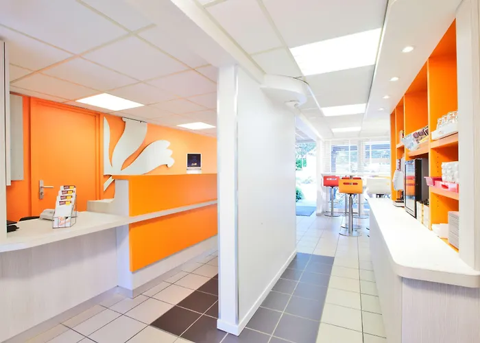 Premiere Classe Valenciennes Ouest Foret فندق