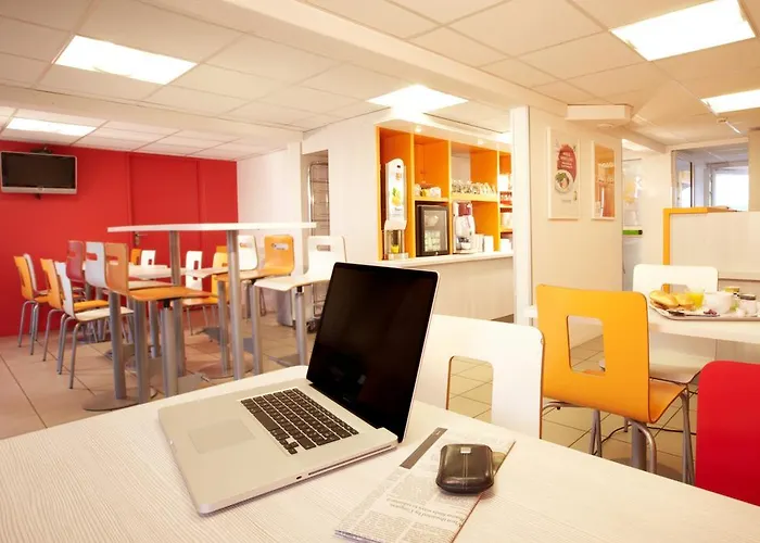 فندق Premiere Classe Valenciennes Ouest Foret